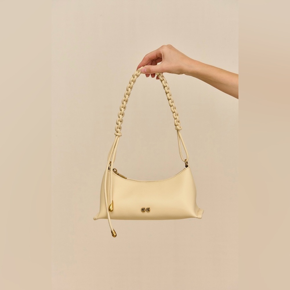 CULT GAIA Osa Leather Shoulder in Buttercream - Picture 2 of 11